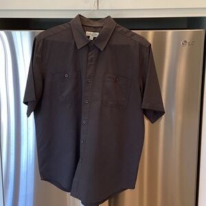 Orvis Men's Short-Sleeve Button-Down Shirt in Dark Gray